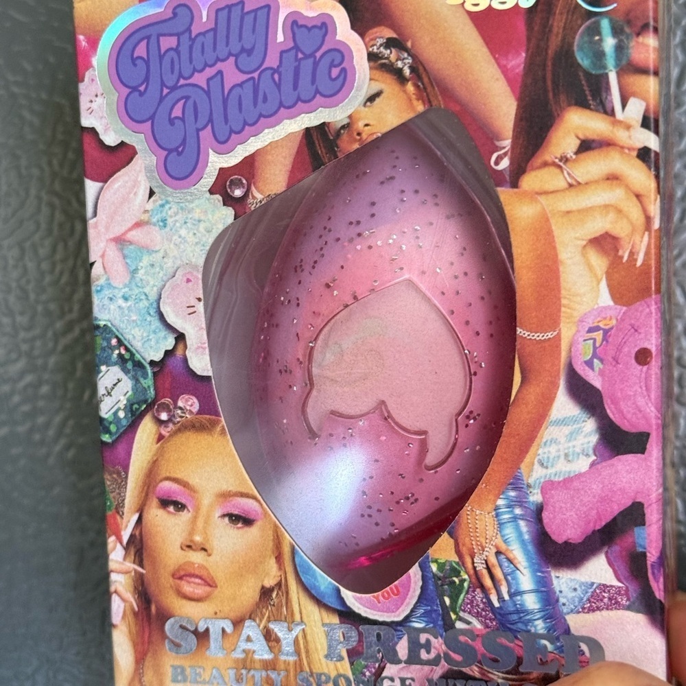 Iggy x BH Cosmetics “Stay Pressed” Beauty Makeup Blender Sponge w/ Travel Case - Picture 2 of 4